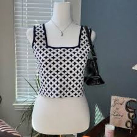 Bebe Fitted Black and White Diamond Pattern Crop Tank Top sz Small NWT - Picture 1 of 6